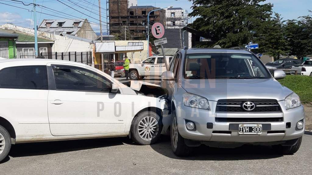 Violento choque en Ushuaia dejó dos heridos Resumen Policial