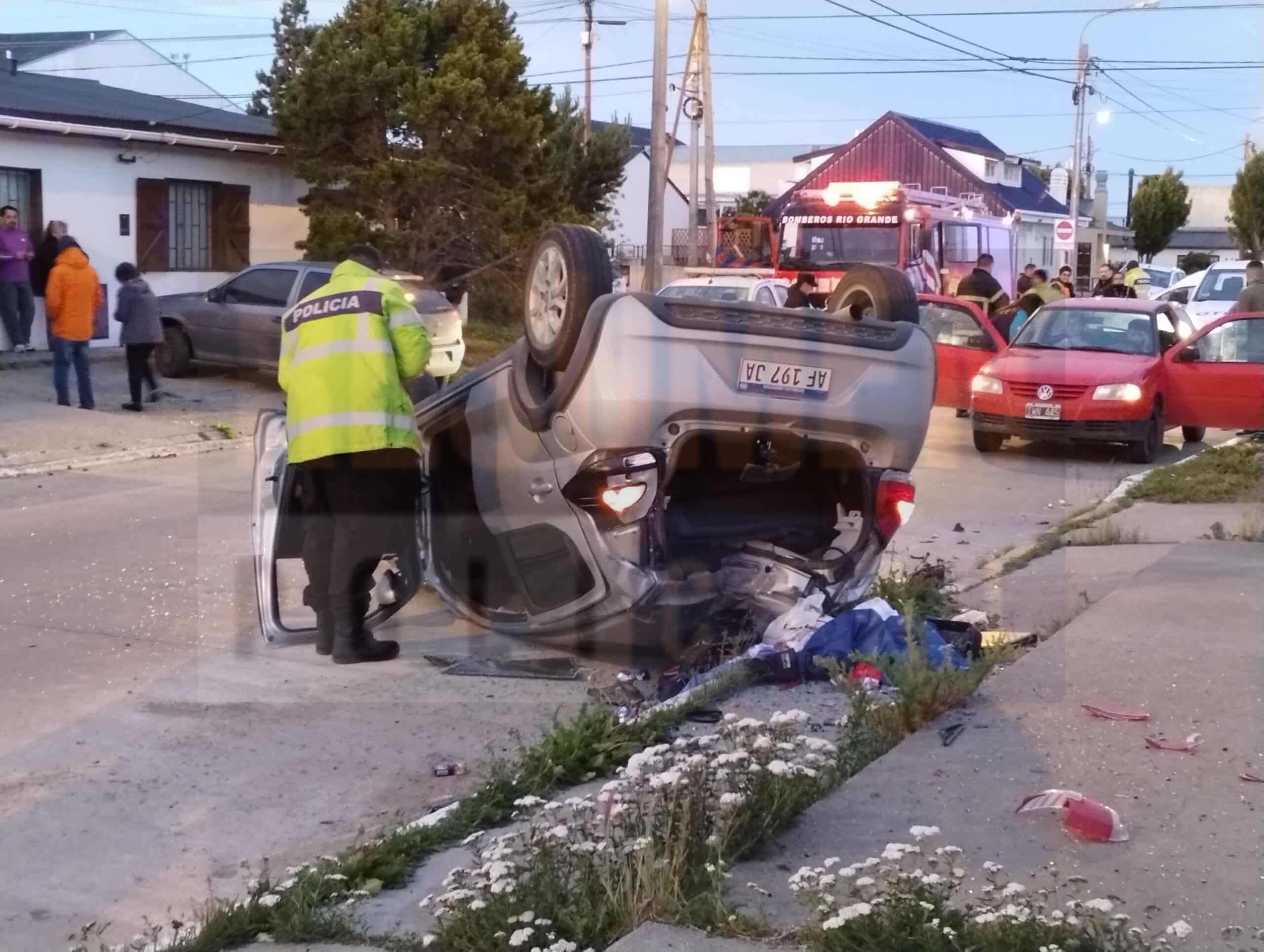 Accidente En El B° Mutual Con Tres Vehículos Involucrados - Resumen ...