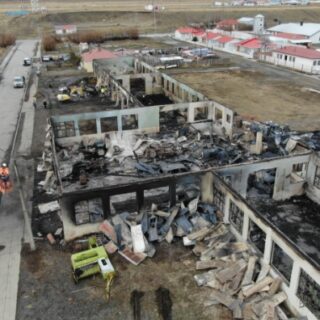 PTA. ARENAS: Confirman millonarias pérdidas de maquinarias y forraje por incendio en Cerro Castillo