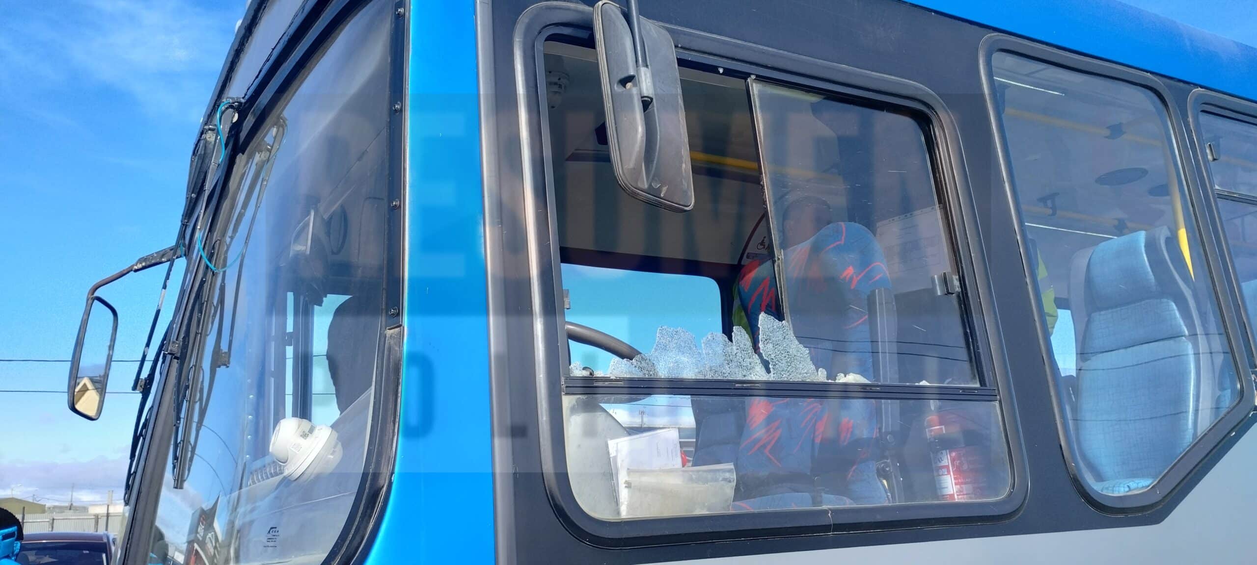 Un Insólito accidente involucra a un colectivo de City Bus y el chofer  debió ser trasladado al hospital