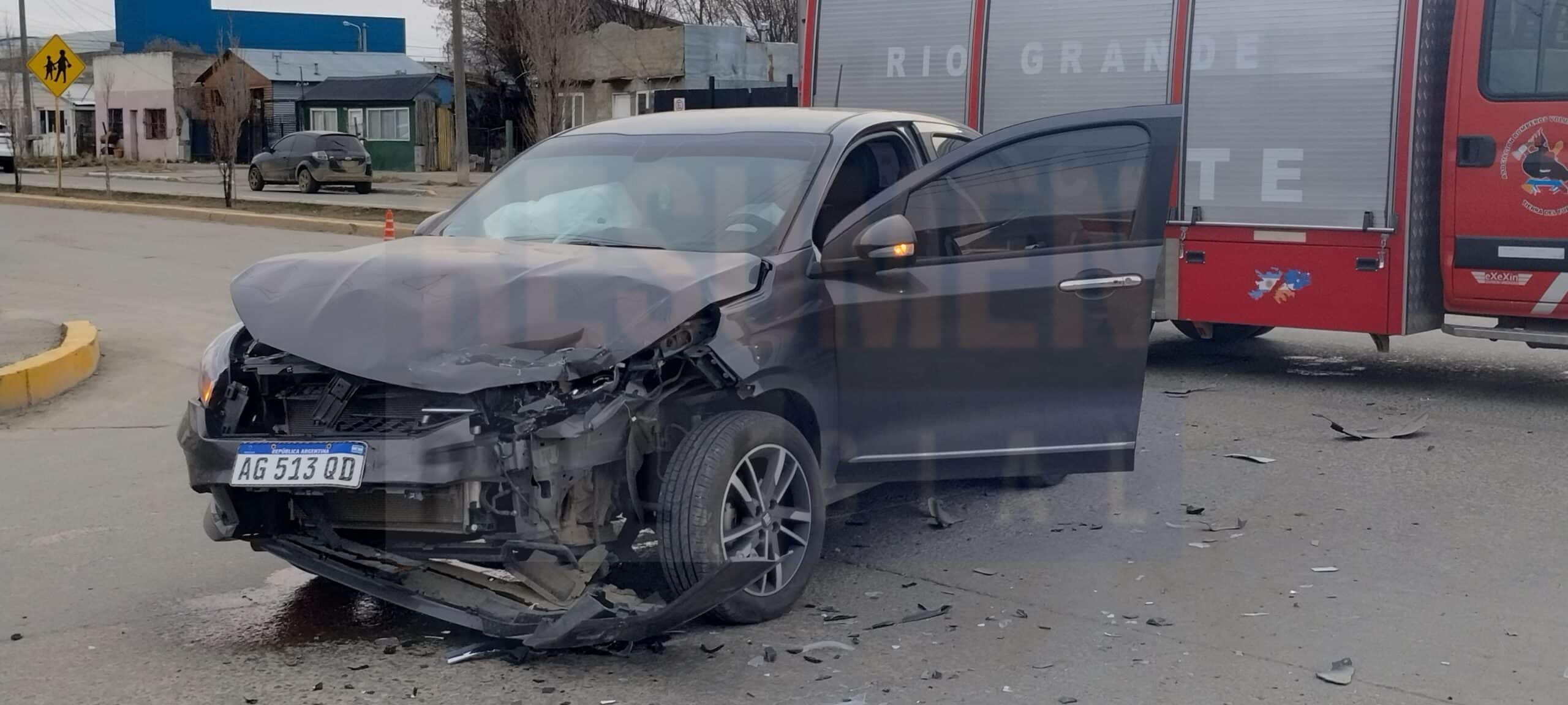 Un vehículo quedó destruido producto de un accidente de tránsito