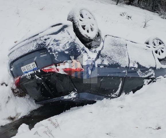 Un auto fue hallado volcado en ruta 3 tras la intensa nevada