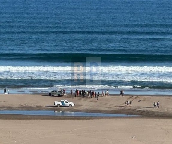 Un policía de Río Grande que estaba de vacaciones en Necochea murió ahogado al internarse en el mar