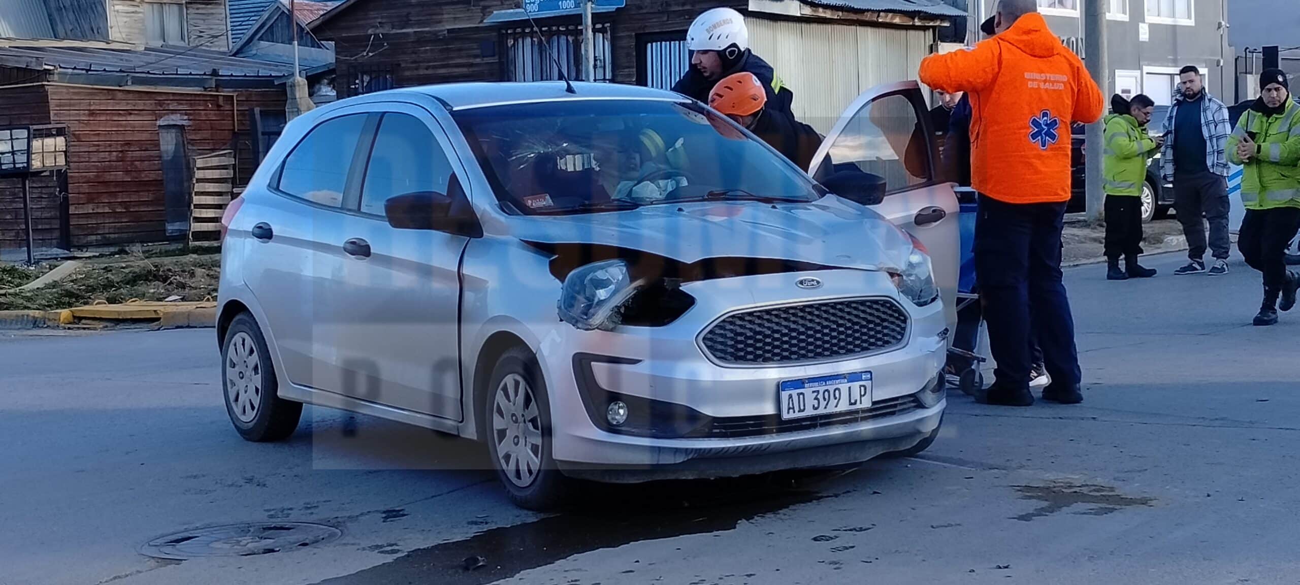 Una conductora trasladada en ambulancia al HRRG producto de una fuerte colisión