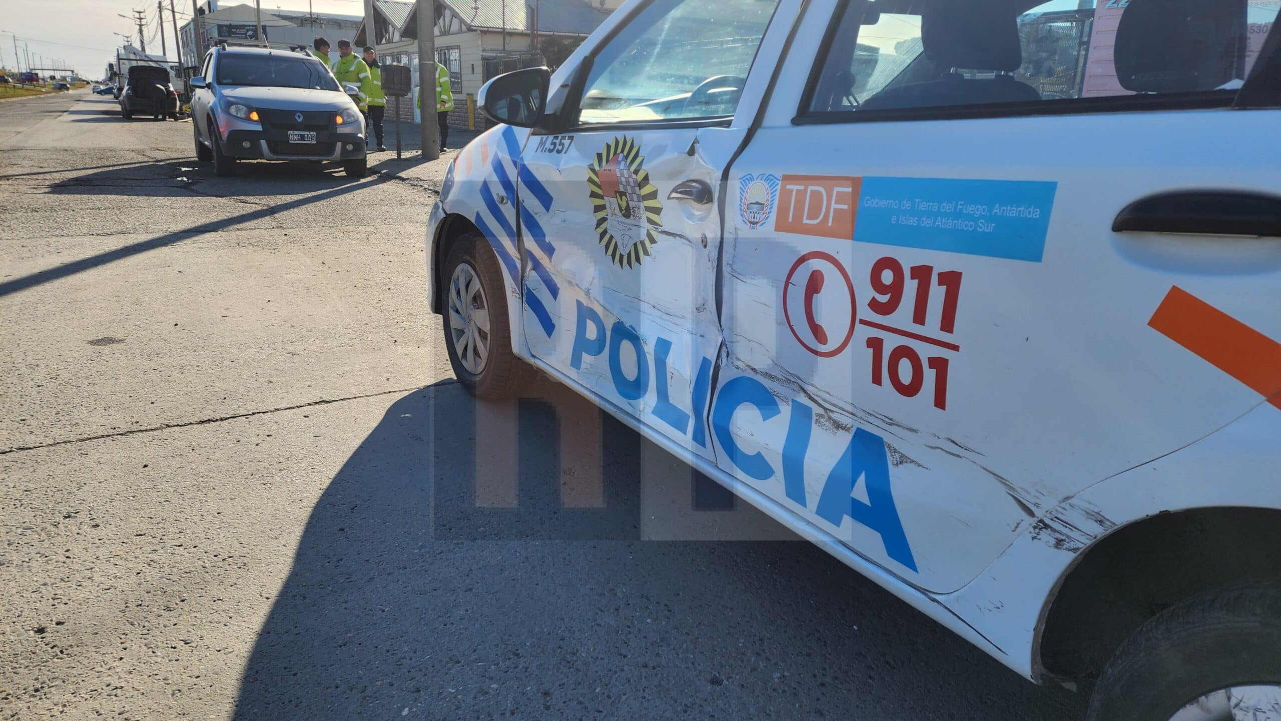 Un móvil policial fuera de servicio tras ser impactado esta mañana