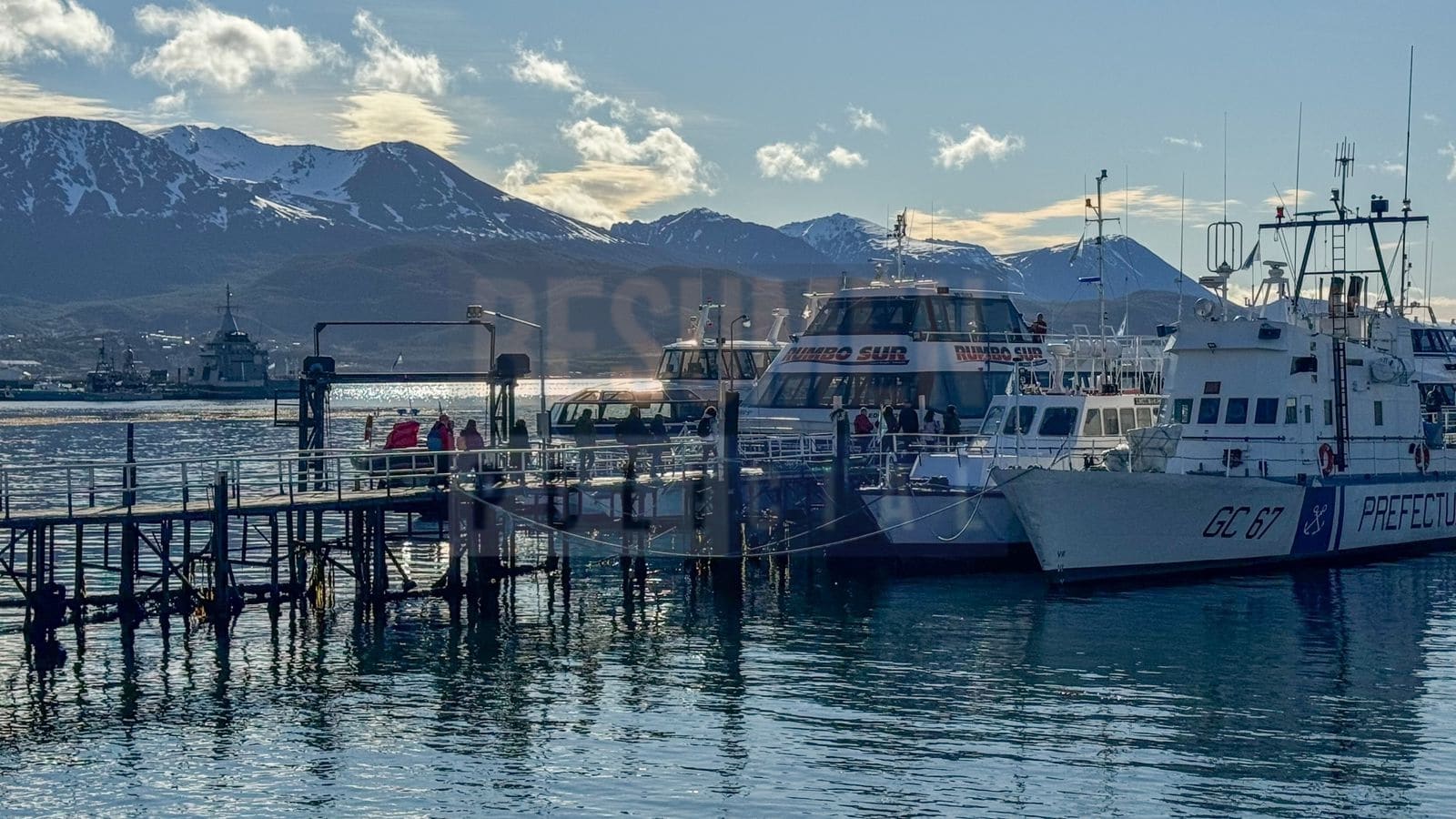 Emergencia en el puerto de Ushuaia con un buzo de Prefectura