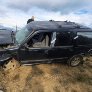 EL CALAFATE: Robo una camioneta, chocó otro auto, se fugó y casi vuelca