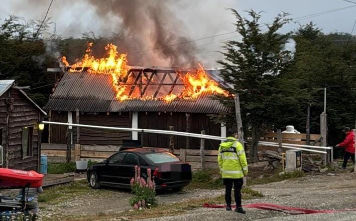 Incendio devastador en Tolhuin: la investigación apunta a una causa intencional