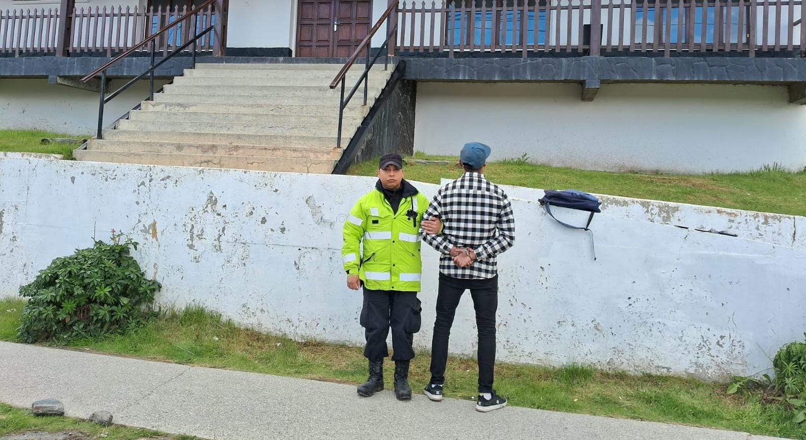 Un hombre fue detenido en Ushuaia luego de ser sorprendido con dos teléfonos celulares robados