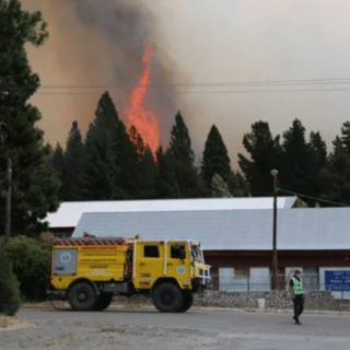 CHUBUT: Incendio en Epuyén: las impactantes imágenes que muestran el avance del fuego