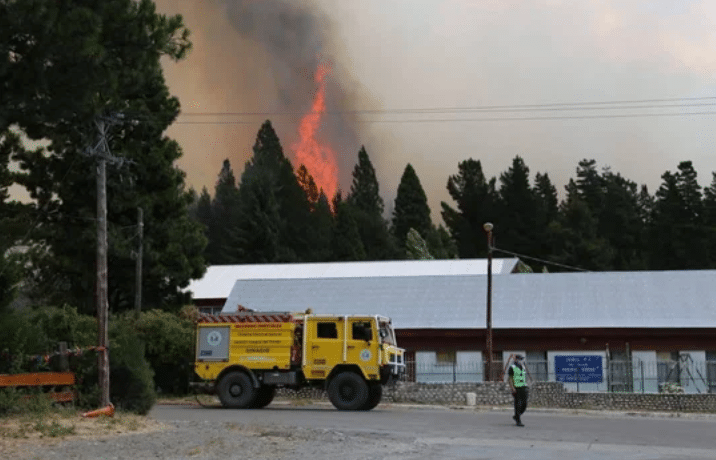 CHUBUT: Incendio en Epuyén: las impactantes imágenes que muestran el avance del fuego