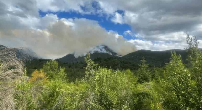 BARILOCHE: Incendio en el Parque Nacional Nahuel Huapi avanza hacia la zona del Manso y preocupa en Cascada Los Alerces