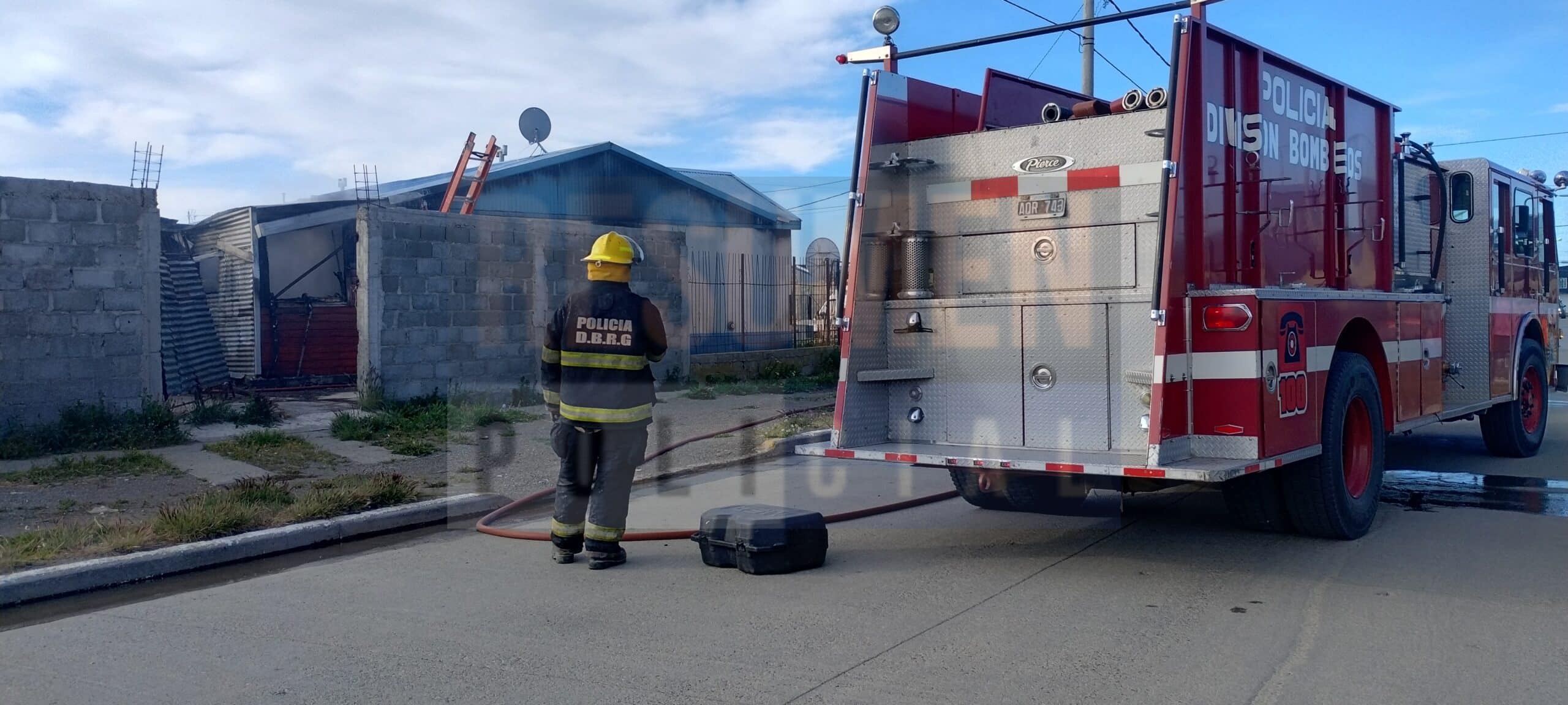 Incendio en una vivienda,  la rápida intervención de bomberos evita daños mayores