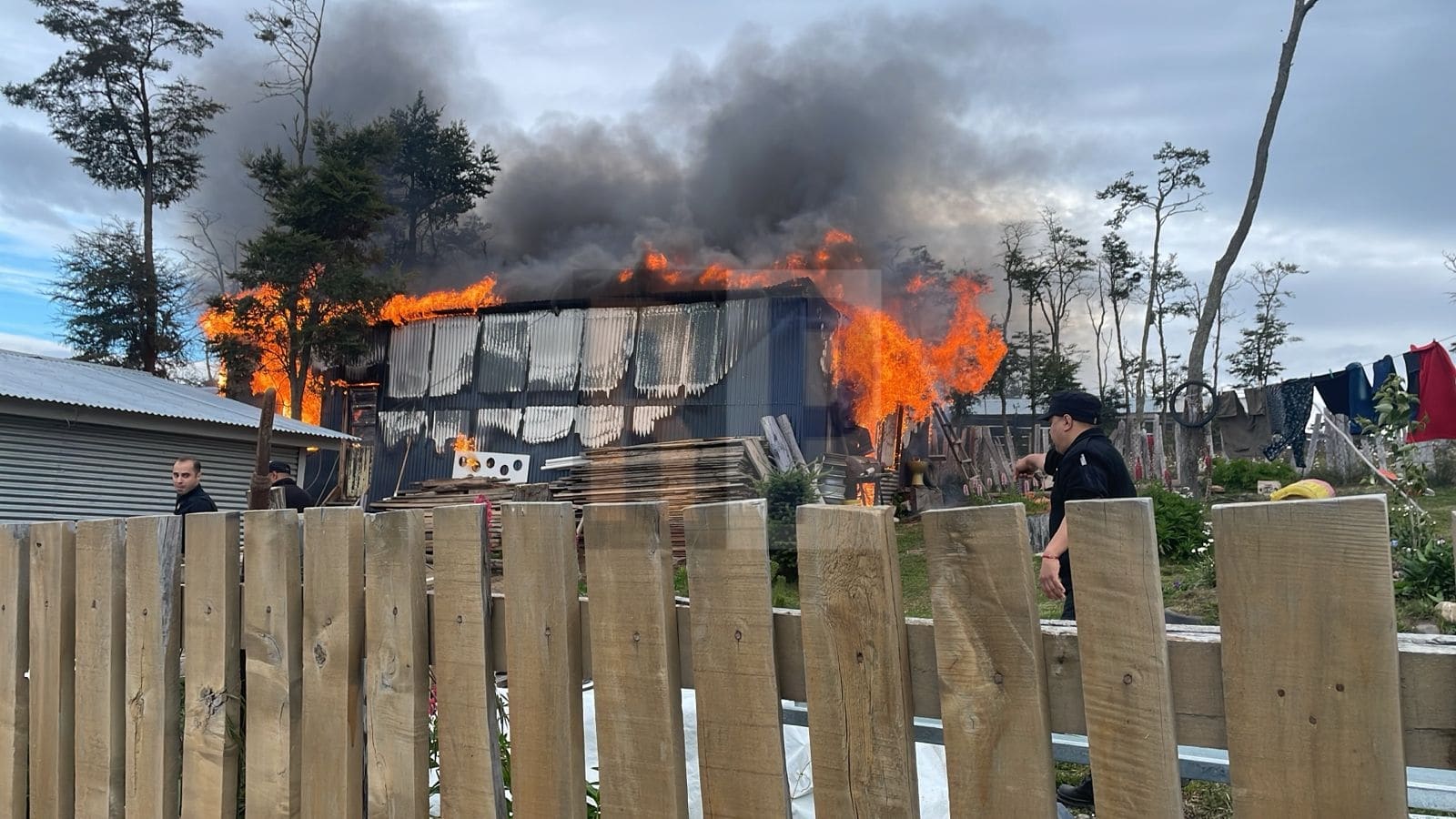 Incendio de una vivienda en la ciudad de Tolhuin donde las pérdidas fueron de consideración