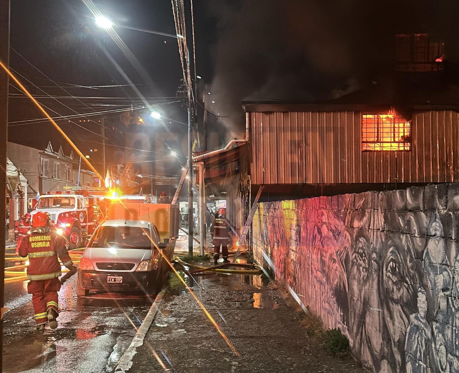 Detienen al hombre acusado de incendiar el supermercado «La Víctoria» en la ciudad de Ushuaia