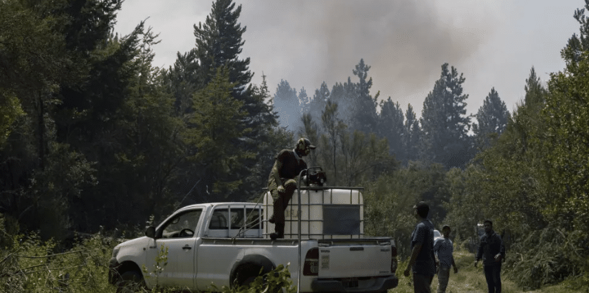 EL BOLSÓN: Incendio: buscan a sospechosos que habrían iniciado el fuego y huyeron en una camioneta