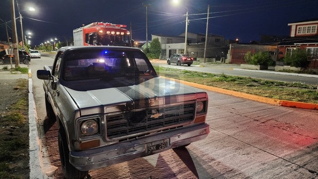 Una camioneta tuvo un principio de incendio en el motor mientras circulaba