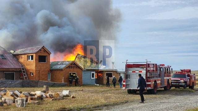 Devastador incendio del histórico casco de la estancia Violeta al norte de Río Grande