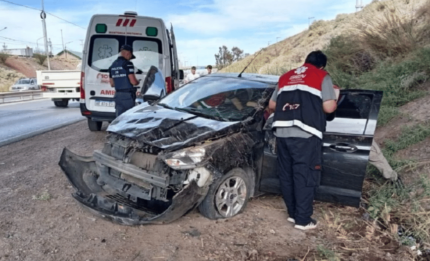 NEUQUÉN: Violento choque en ruta 7: una mujer de 80 años resultó herida